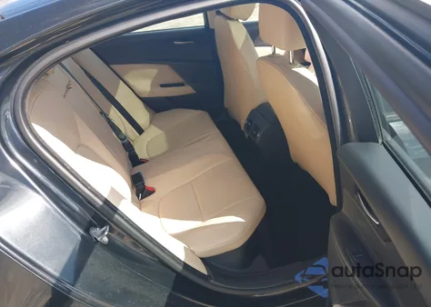 2017 Jaguar Xe Premium z USA, uszkodzony, nr VIN SAJAD4BG2HA968201